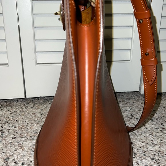 💯 Authentic Louis Vuitton Epi Cluny Leather Bag - - Picture 7 of 15